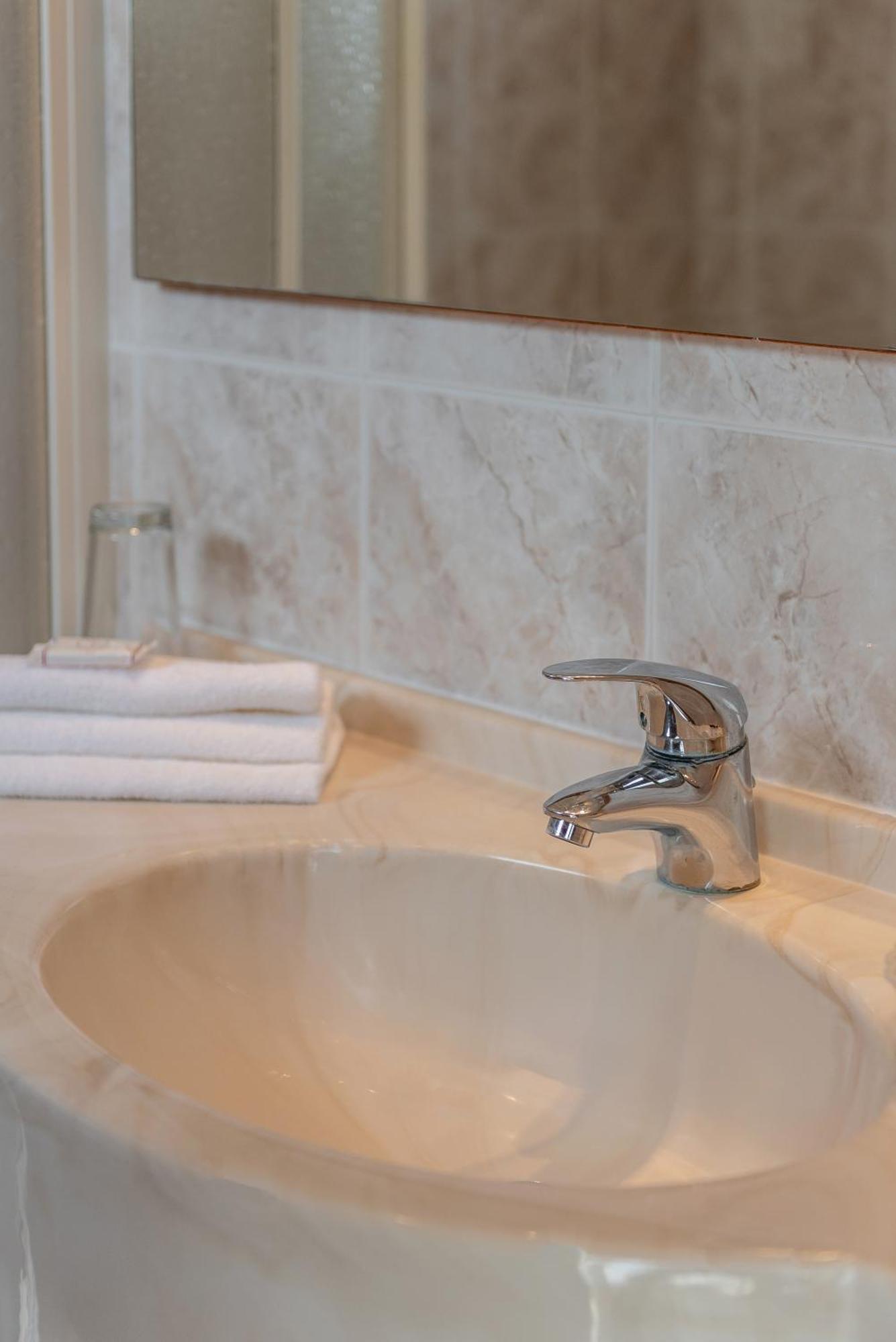 Hotel Tiffany Римини Екстериор снимка