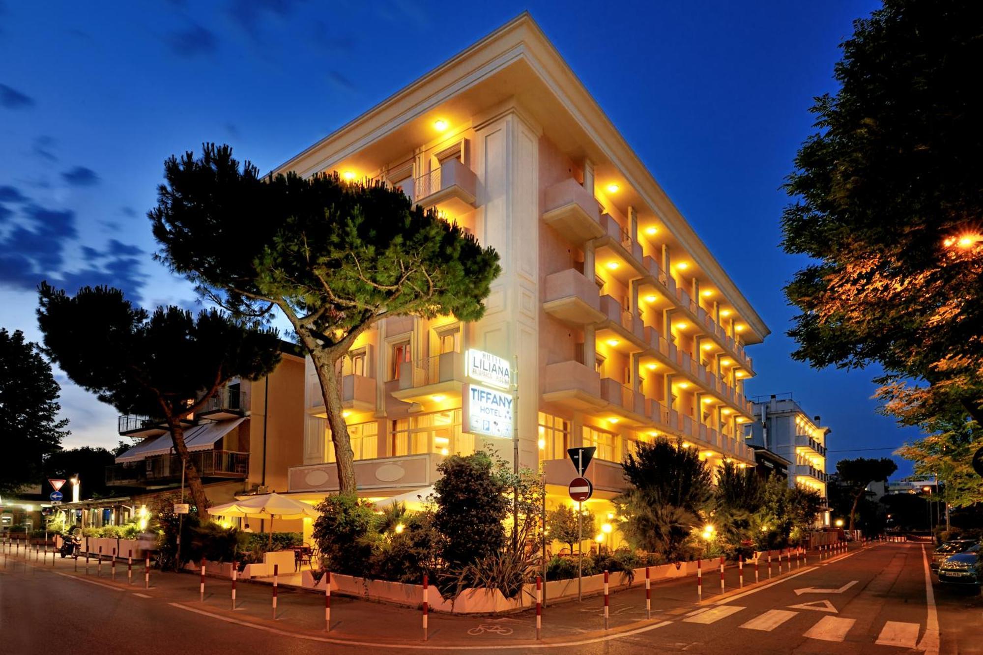 Hotel Tiffany Римини Екстериор снимка
