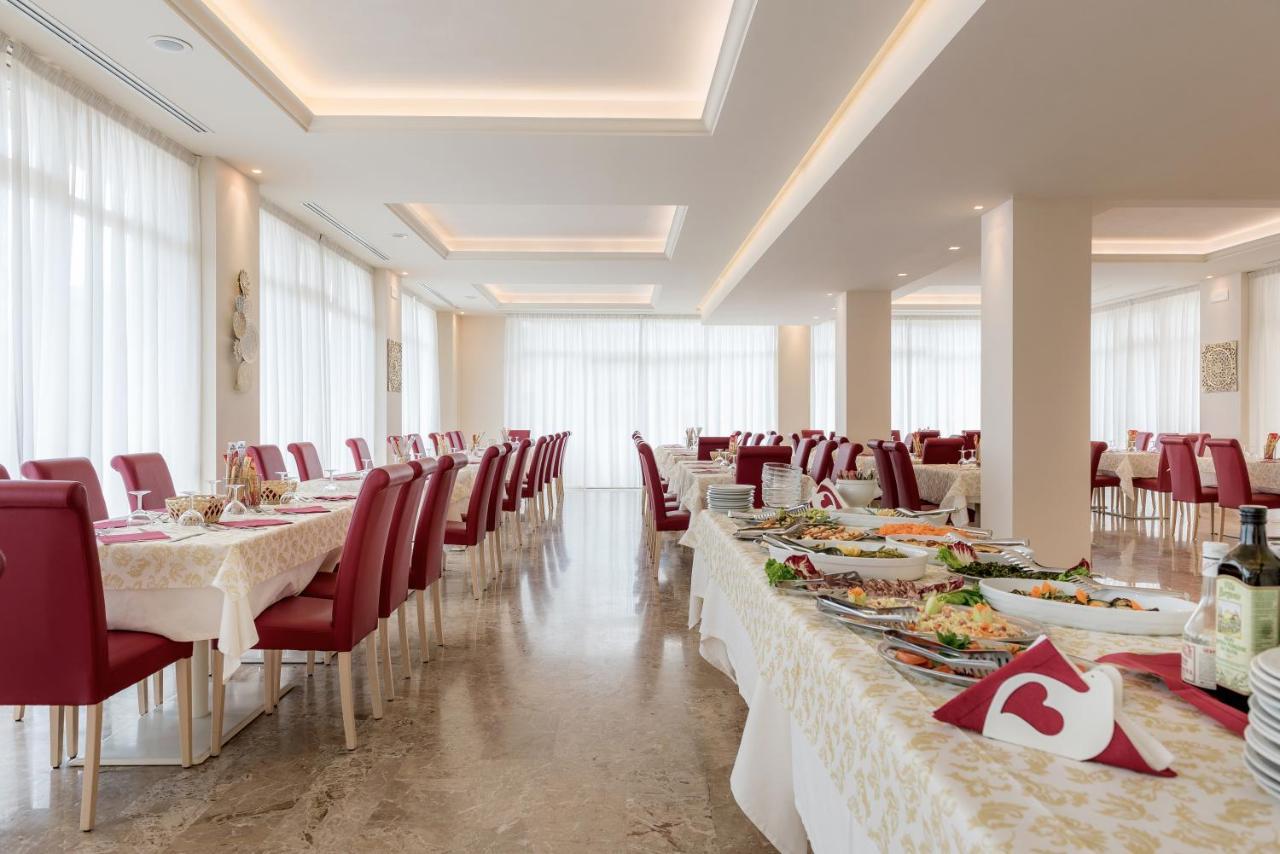 Hotel Tiffany Римини Екстериор снимка